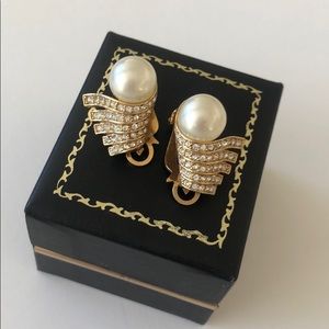 Vintage Marvella Clip on Gold Tone Earrings